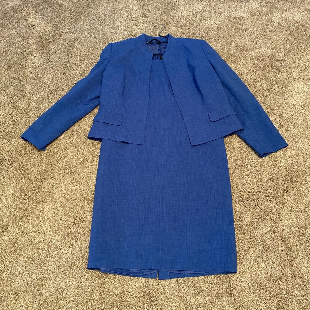 Sleeveless dress with matching jacket